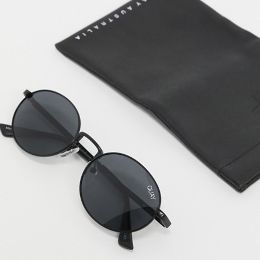 QUAY AUTOPILOT MINI OVAL SUNGLASSES IN BLACK